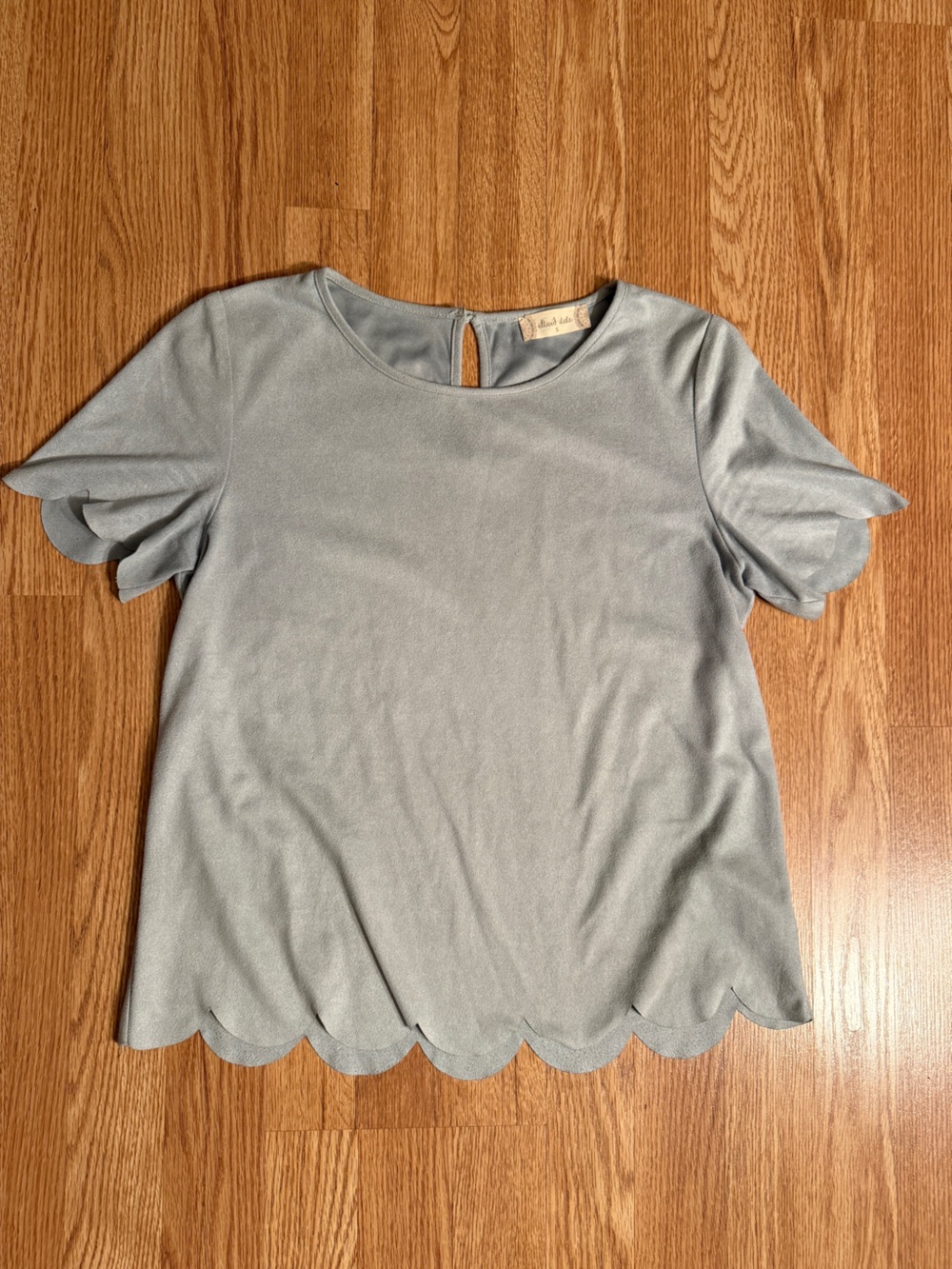 Altar'd State Light Gray Scalloped Short Sleeve Top